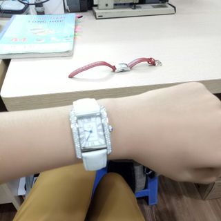 đồng hồ đeo tay nữ hiệu wwoor