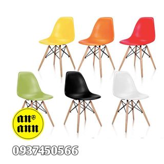 Ghế Eames chân gỗ