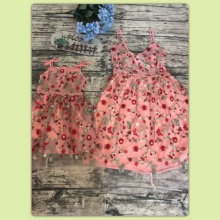 Set đầm ren thêu 2 dây mẹ bé