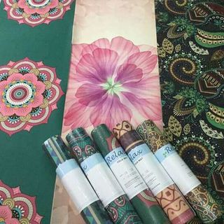 Thảm Yoga và Dụng cụ tập Yoga - Bạn đồng hành của các Yogis