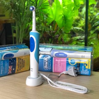 Bàn chải điện Oral B