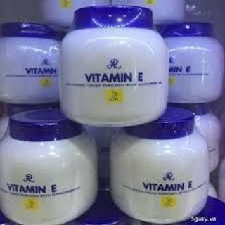 Kem nẻ vitamin E của Thái Lan