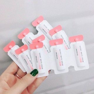 Dung dịch làm hồng và se khít vùng kín AMUSECOS SECRET WHITE CREAM ROSE OIL Korea