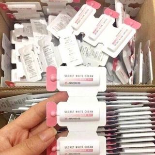 Dung dịch làm hồng và se khít vùng kín AMUSECOS SECRET WHITE CREAM ROSE OIL Korea