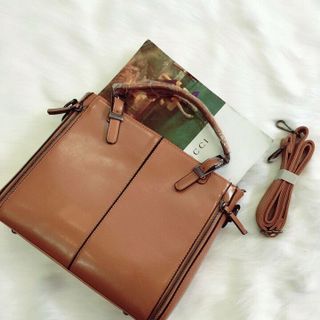 túi da bóng để vừa laptop có hình chụp thật sàn lông