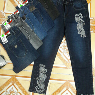 Quần jean nữ 9 tấc đính cườm