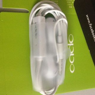 Tai nghe Oppo đóng hộp cực đẹp