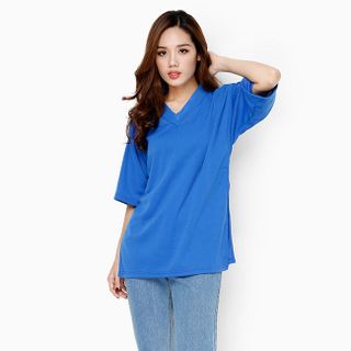Áo thun nữ form rộng cổ tim xẻ tà cách điệu màu xanh