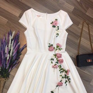 Đầm thiết kế thêu bông hồng DD0370