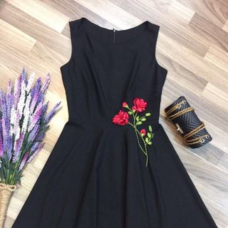 Đầm thiết kế thêu bông hồng DD0300