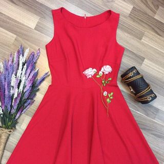 Đầm thiết kế thêu bông hồng DD0300