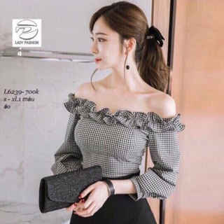 áo kẻ trễ vai