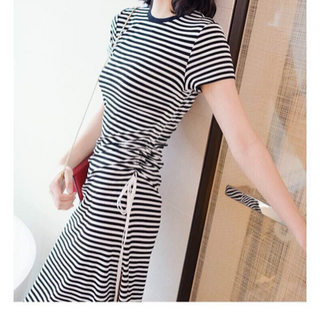 Đầm sọc cổ tròn thắt eo