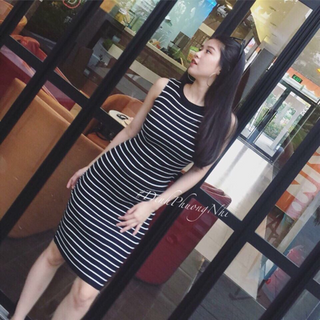 Đầm body len sát nách