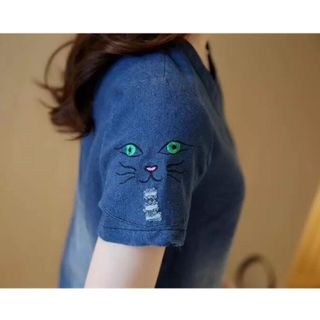 Đầm Jean Cổ V Thêu Hoa Ngực Cat