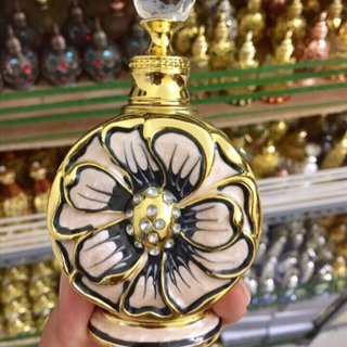 tinh dầu nước hoa dubai 20ml về hàng sỉ 300k/ chai vỏ trắng sỉ 340k/1vỏ đen