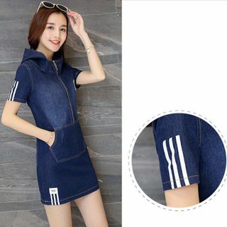 Đầm jean nón thêu 5 phối túi và dây kéo trước