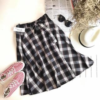 Chân váy xoè cột dây