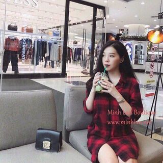 Đầm sơ mi sọc đỏ đen