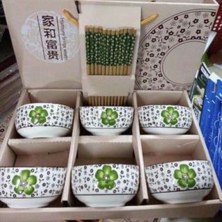 Bộ 6 chén và đủa hoa văn