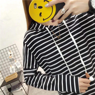 Áo nỉ kẻ ngang có mũ