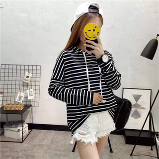Áo nỉ kẻ ngang có mũ