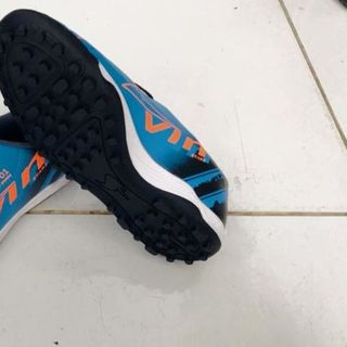 Giày đá banh việt nam cao