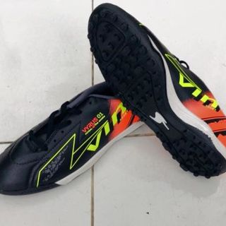 Giày đá banh việt nam cao