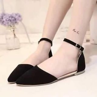 Búp Bê Hở Giữa Chân