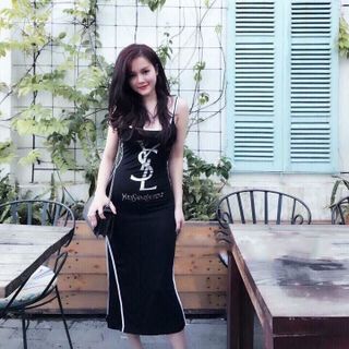 Đầm body hai dây viền trắng