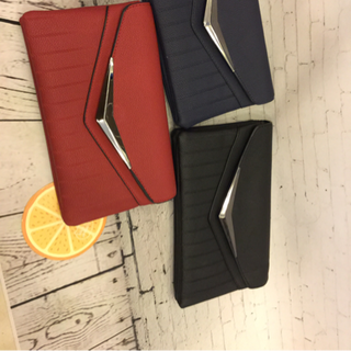 Ví cầm tay Clutch kẹp miệng tam giác