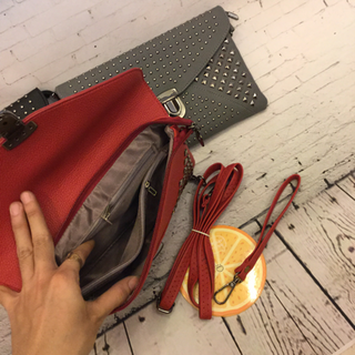 Ví cầm Clutch khoá sập nạm đinh