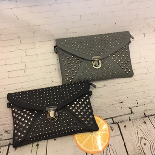 Ví cầm Clutch khoá sập nạm đinh
