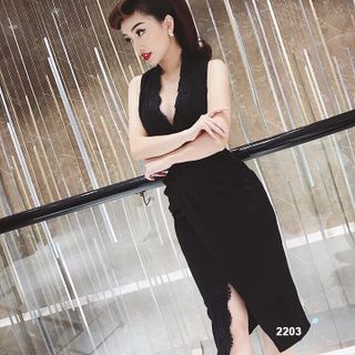 Đầm body cổ chữ V xẻ tà 2203