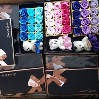 hộp quà gấu 12 hoa sáp