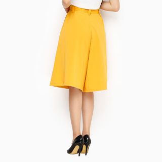 Quần thời trang ống rộng culottes màu vàng