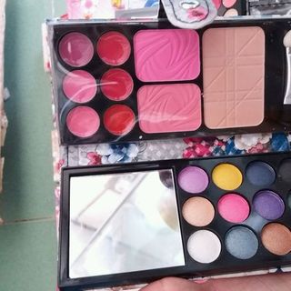 bóp trang điểm cầm tay