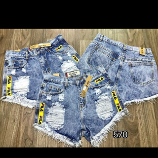 quan short fila viền vàng