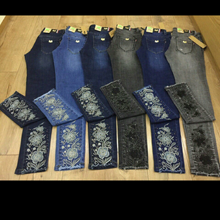 quàn dài đính hoa nổi