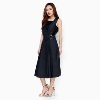 Đầm yếm dài demin xẻ tà phong cách