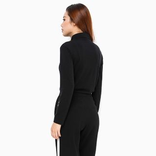 Áo thun tay dài cổ lọ màu đen cá tính