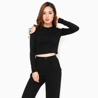 Áo thun croptop cách điệu hở vai tay dài màu đen