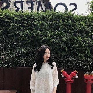 Đầm ren suông tay bo