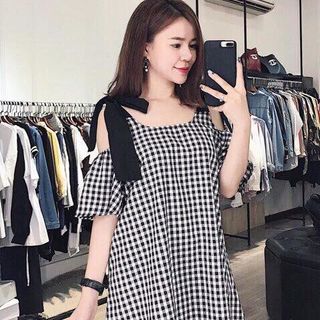 Đầm caro khoét vai