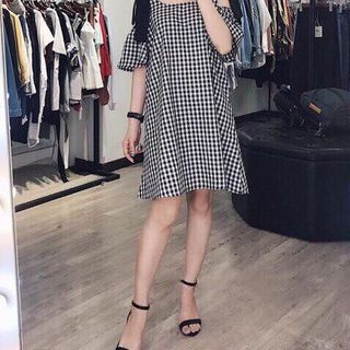 Đầm caro khoét vai