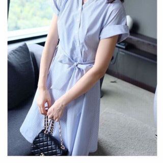 đầm sọc cổ chéo