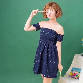 trễ vai chấm bi nhí