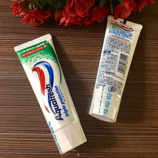 KEM ĐÁNH RĂNG AQUAFRESH NHẬT BẢN