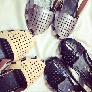 giay sandal rọ đế chống trợt