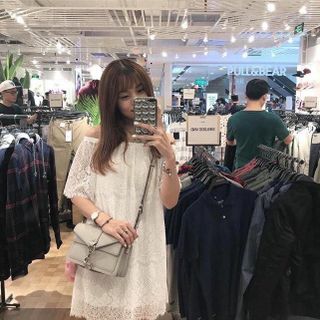 đầm ren bẹt vai